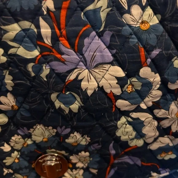 Vera Bradley Saddle Crossbody Turnlock Key Bag in Floral Bursts - Picture 4 of 13